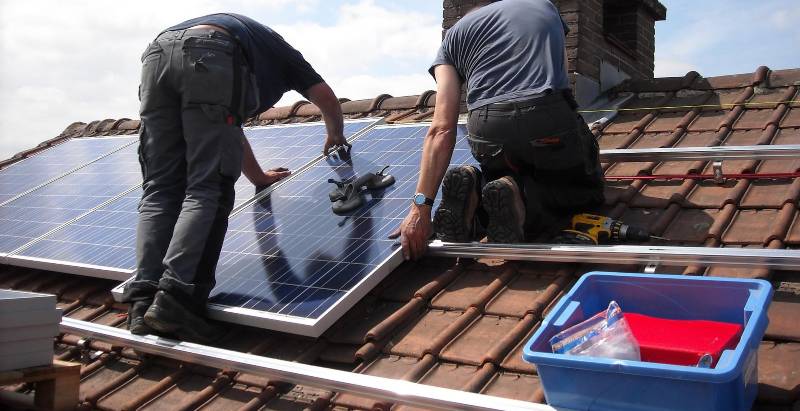 Pros and Cons of Solar Panels on My Roof